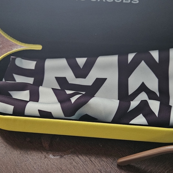 Marc Jacobs Brown and White Hexagon Sunglasses - Picture 5 of 6